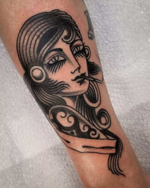 Traditional woman design by Alan Crisogano One Love Tattoo Prague